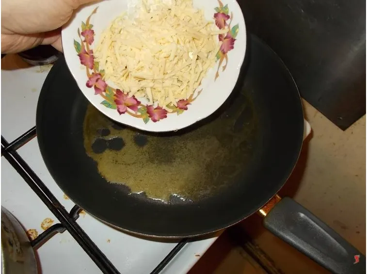 La preparazione della crema di formaggi