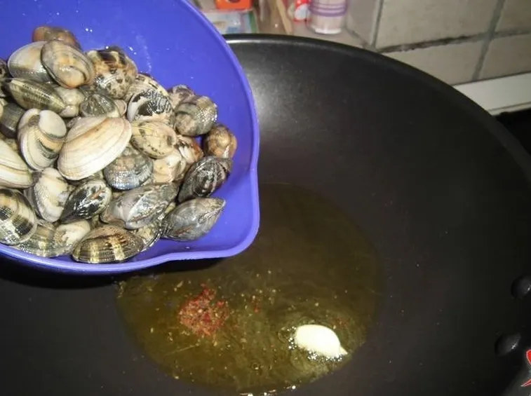 Far aprire le vongole