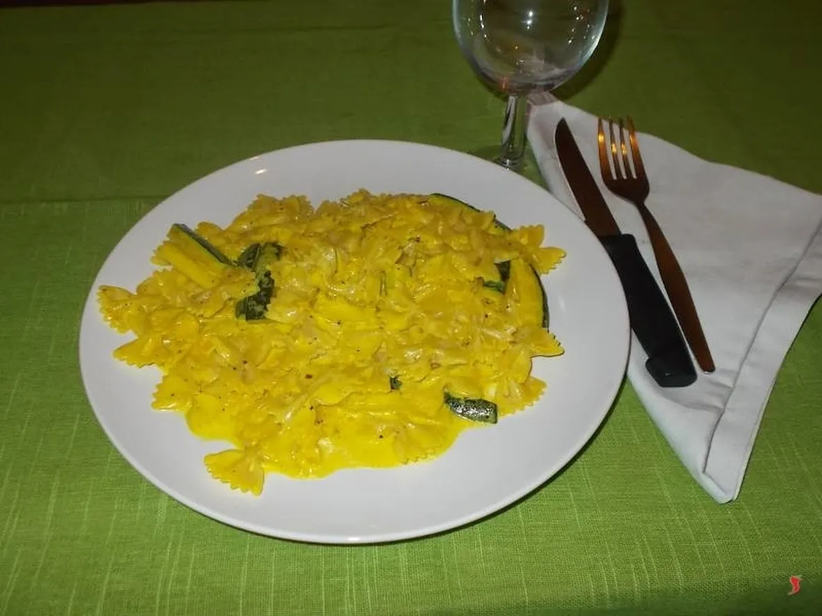 La pasta zucchine e zafferano