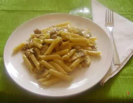 penne funghi e salsiccia