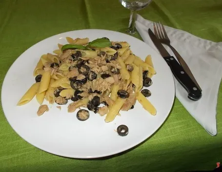 Le penne tonno e olive