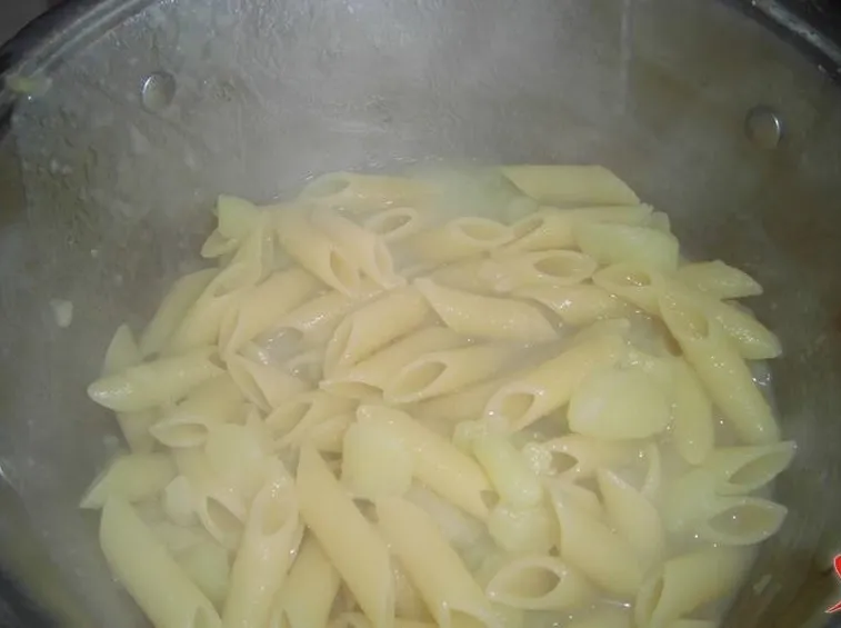Condire la pasta