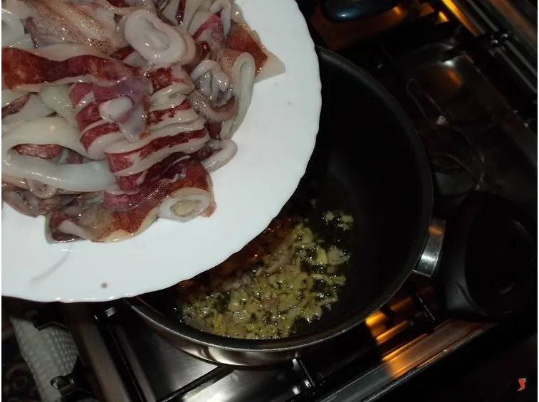 Soffriggere i calamari