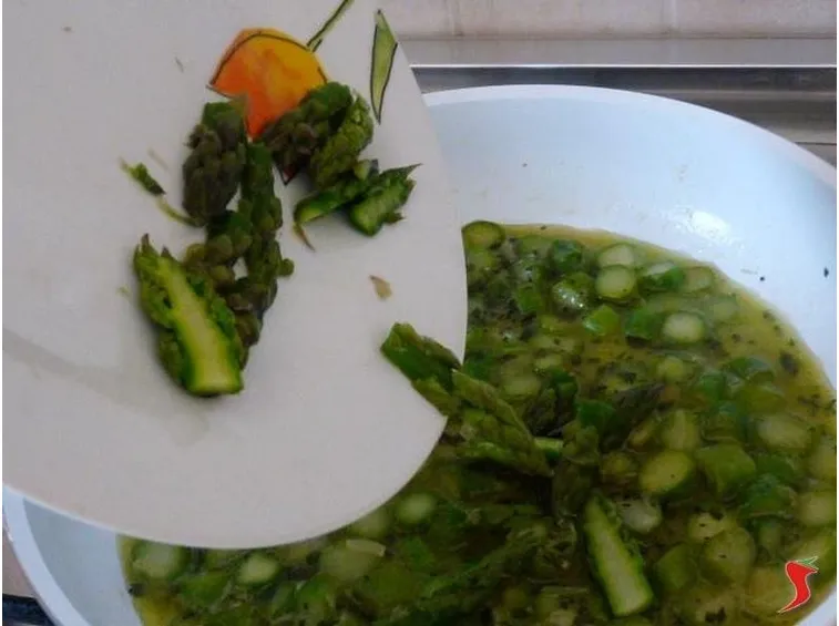 aggiungo le punte degli asparagi