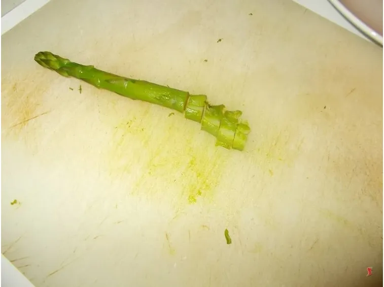 Tagliare gli asparagi