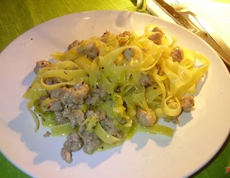 tagliatelle con salsiccia