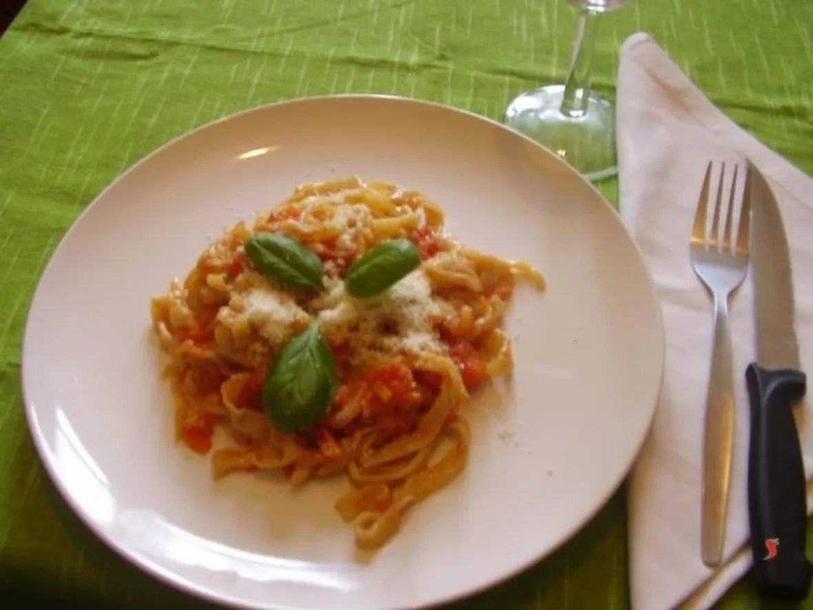 tagliatelle al pomodoro
