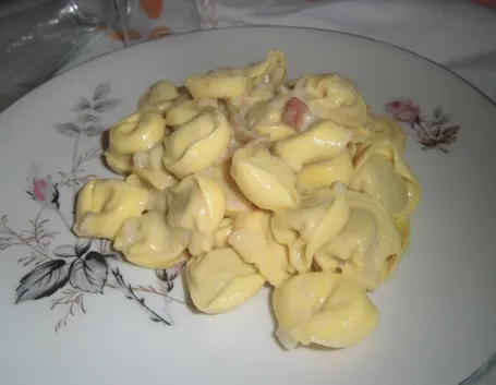 Tortellini con salsa di porcini 