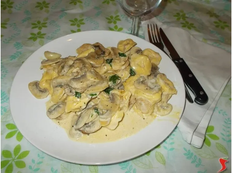 I tortellini con la panna e i funghi