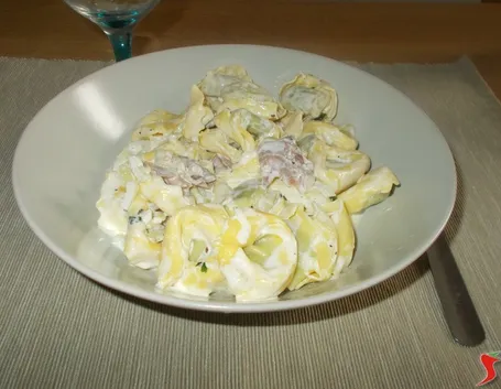 Tortellini panna e prosciutto