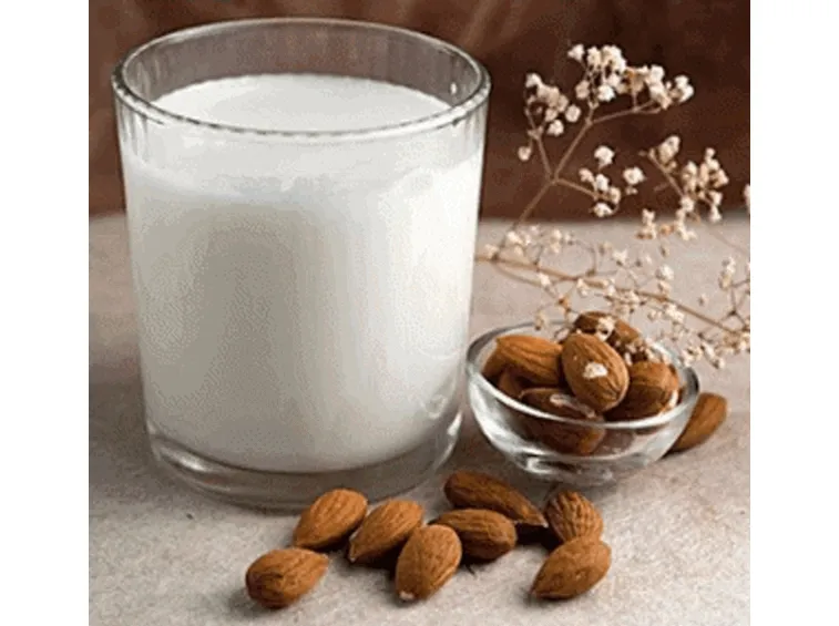 Latte di mandorla