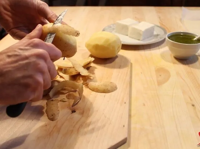 sbucciare patate