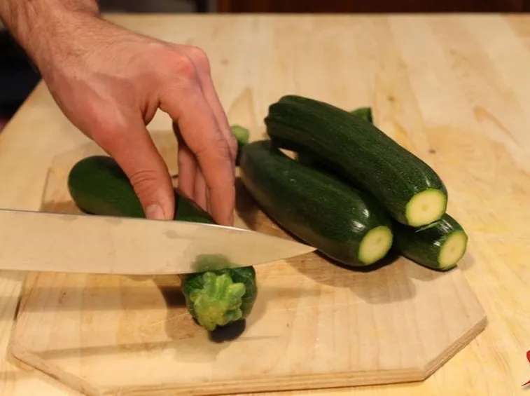 mondare le zucchine