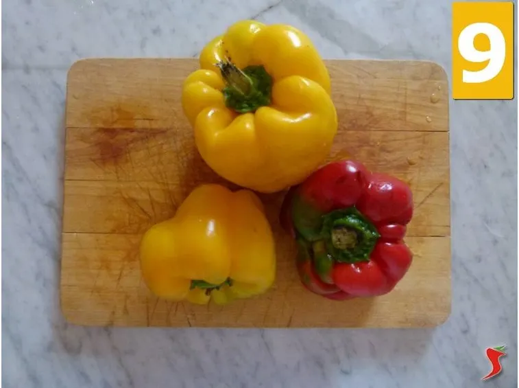 tagliare e pulire i peperoni