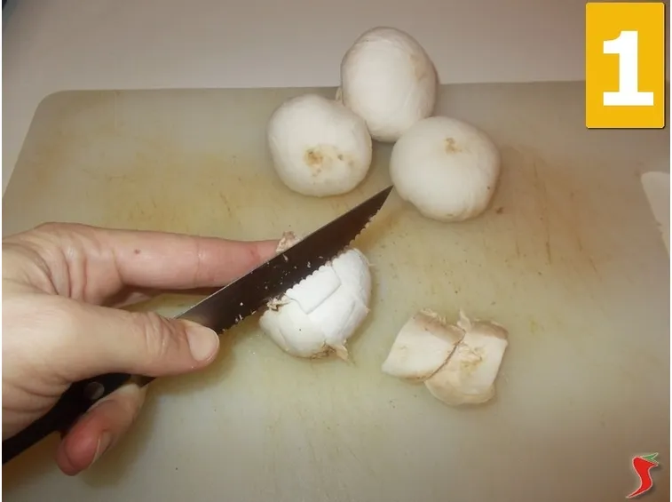 Lavorate i funghi champignon