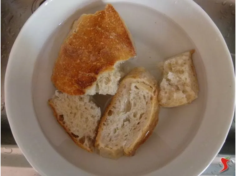 spugnare il pane