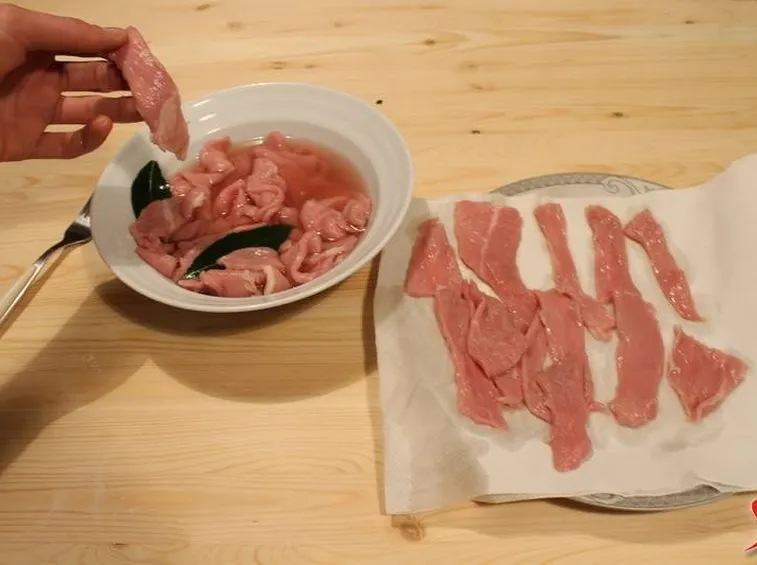sgoccioliamo gli straccetti di vitello