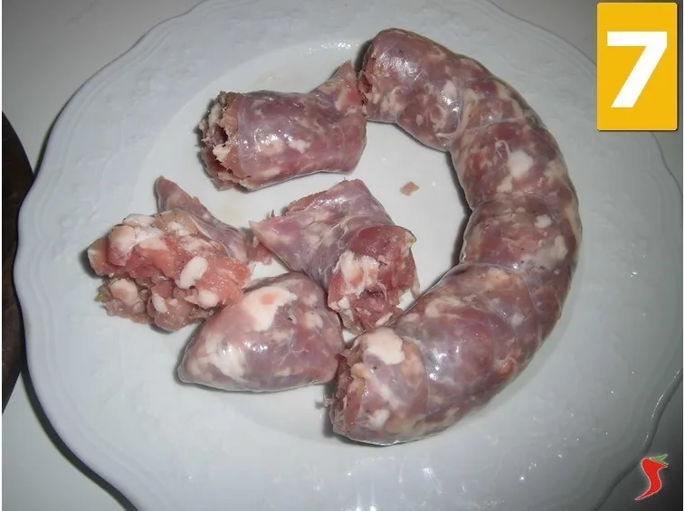 Aggiungere la salsiccia