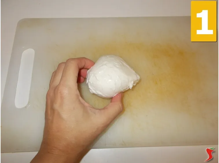 Lavorate la mozzarella