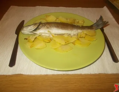 Branzino con patate al forno