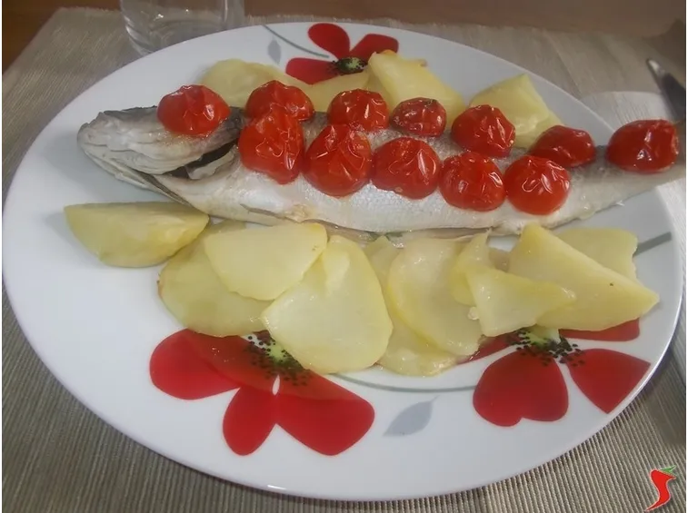 Branzino patate e pomodorini