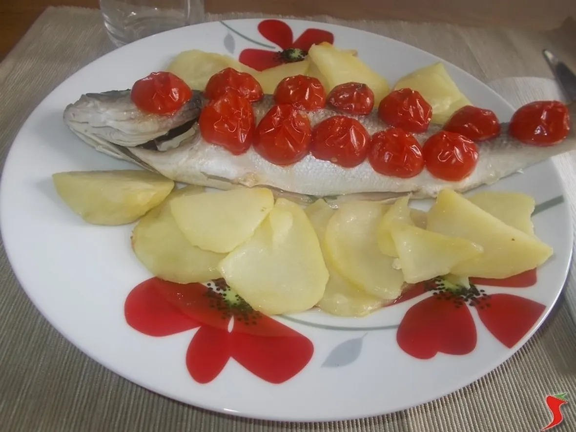 Branzino patate e pomodorini