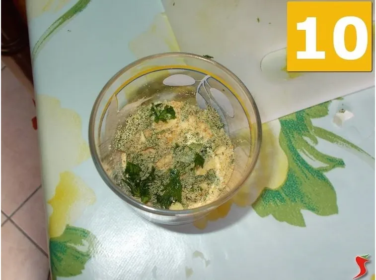 Unire gli ingredienti per gratinare