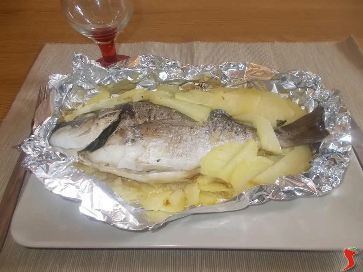Orata al cartoccio con patate