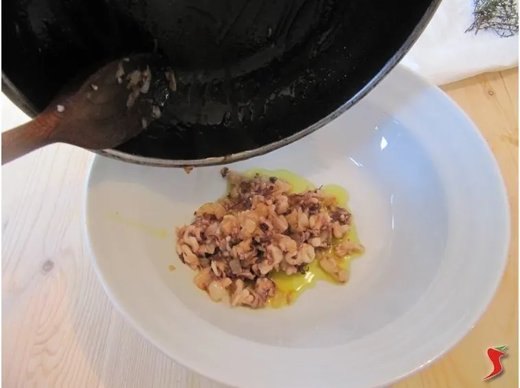 Versiamo soffritto di tentacoli