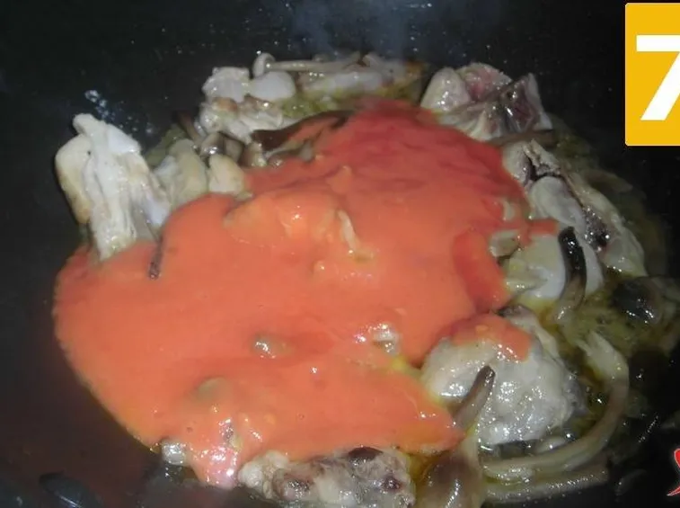 Aggiungere il pomodoro