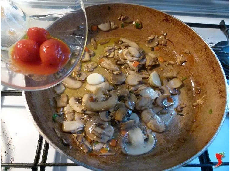 aggiungere pomodori