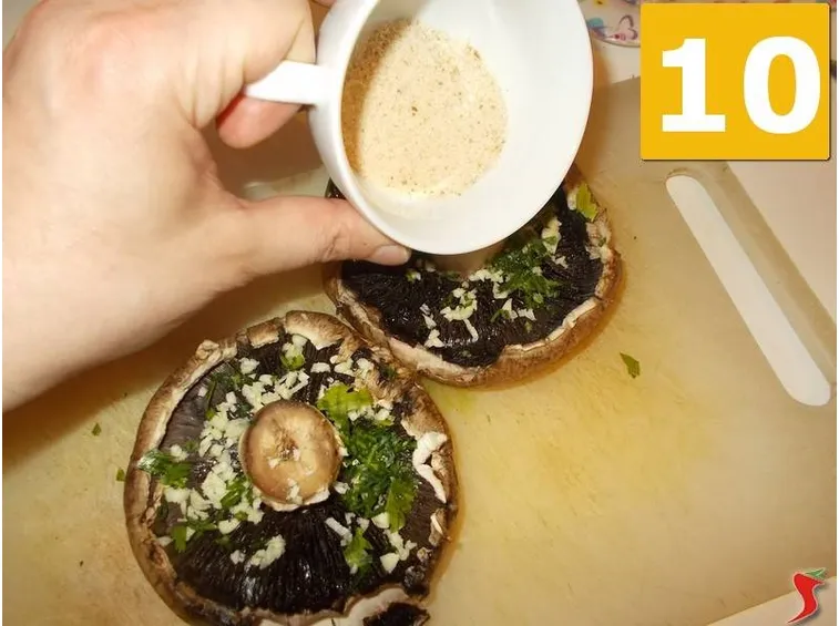 Terminare la preparazione dei funghi 