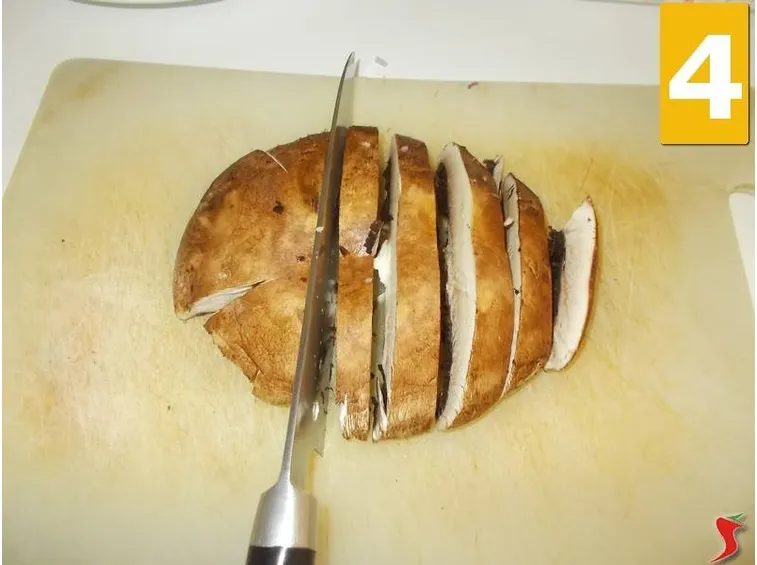 Tagliare i funghi