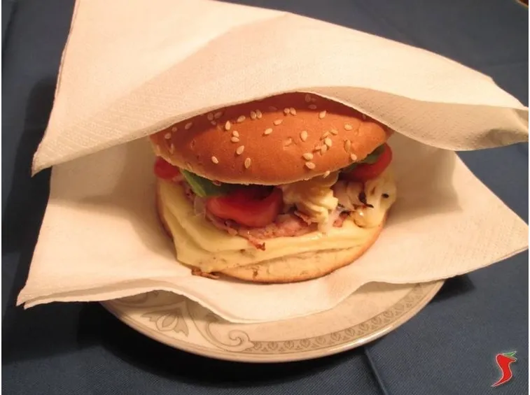 il vostro hamburger americano è servito