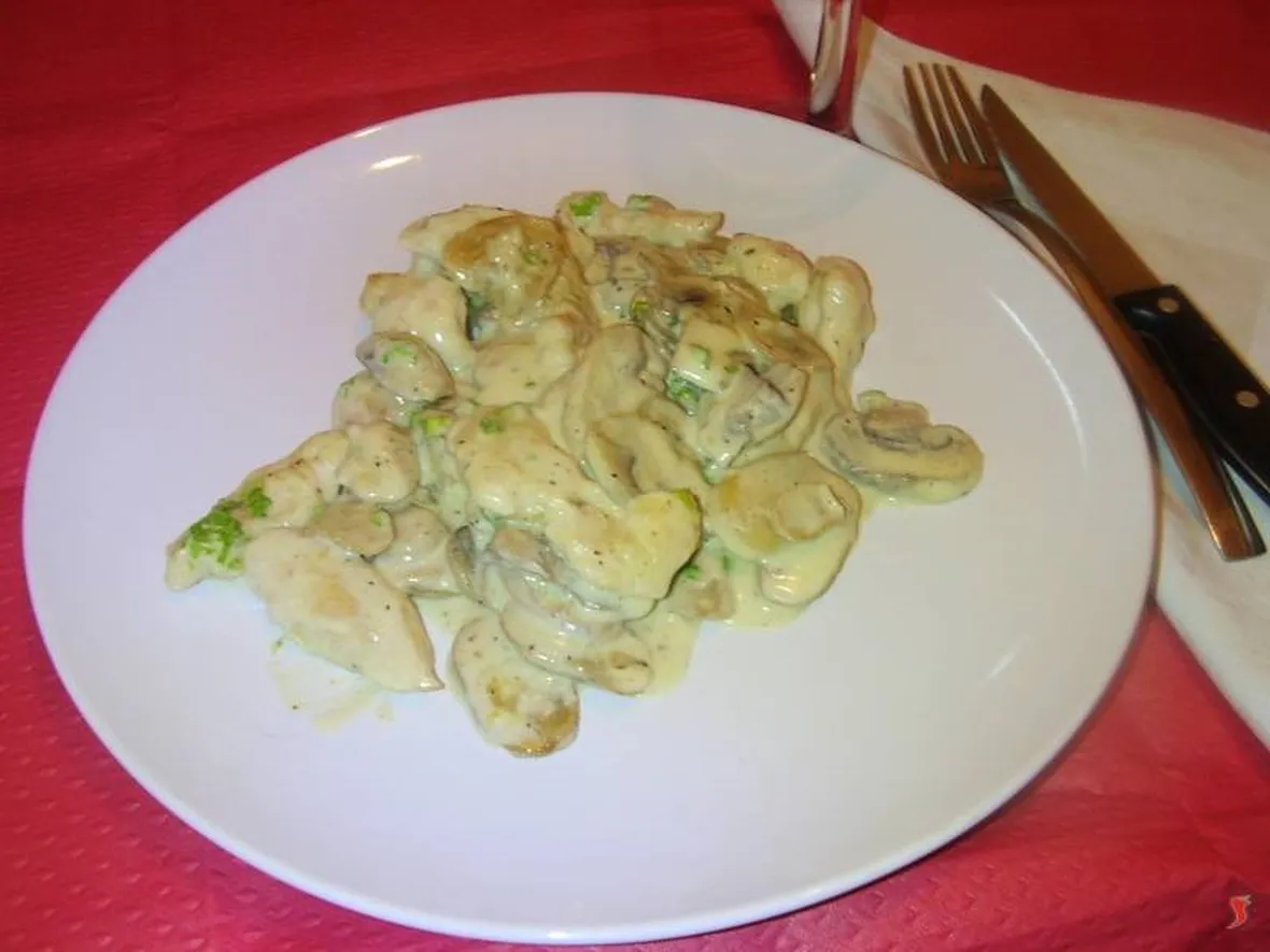 I petti di pollo panna e funghi
