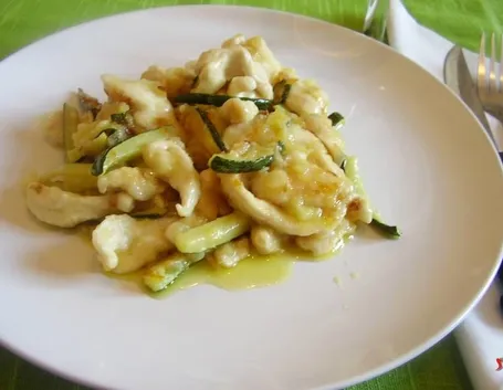 straccetti di petto di pollo alle zucchine