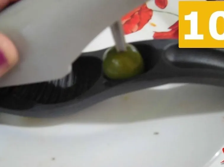 snocciolare le olive