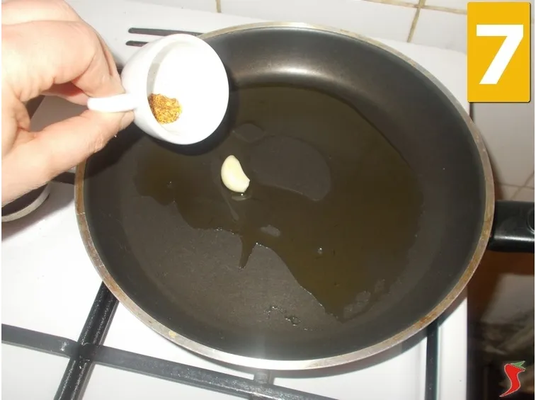 Il tonno con capperi e olive