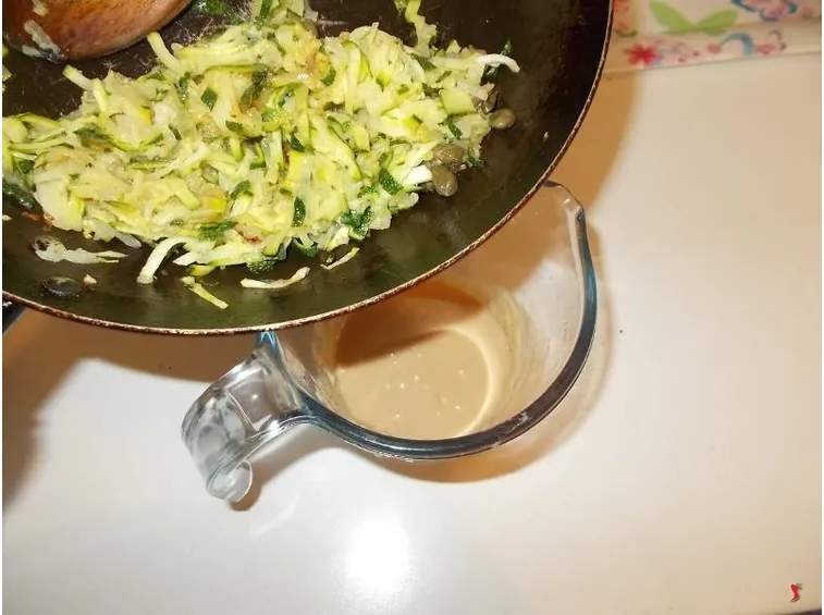 Aggiungete le zucchine alla salsa