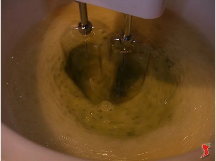 unire le zucchine alle uova