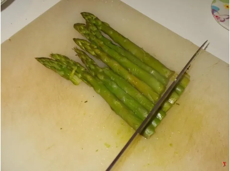 Tagliare gli asparagi