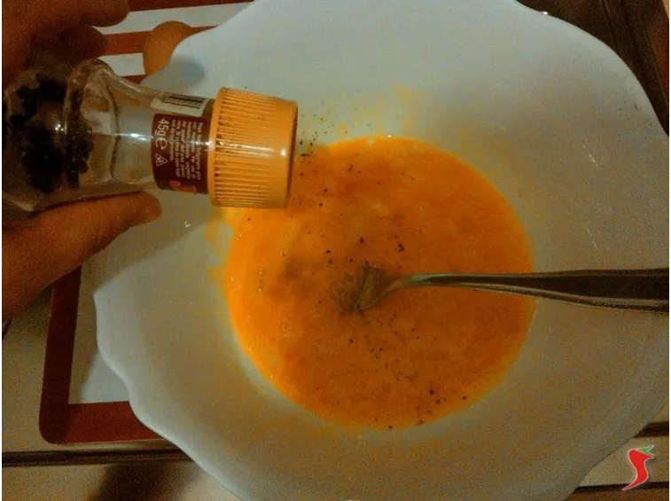 aggiunta pepe , sale e formaggio 