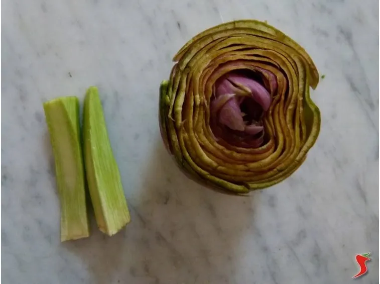 tagliare i carciofi