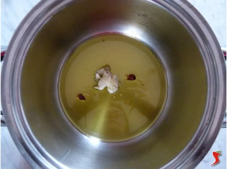 soffriggere aglio e peperoncino