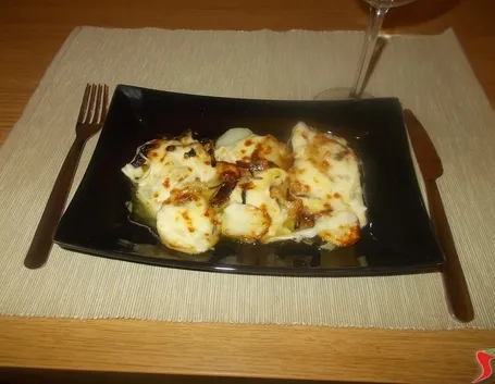 Le patate al forno con la cipolla