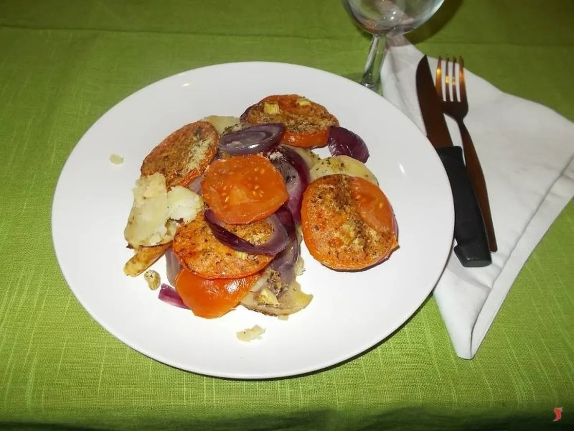 Le patate con i pomodori al forno
