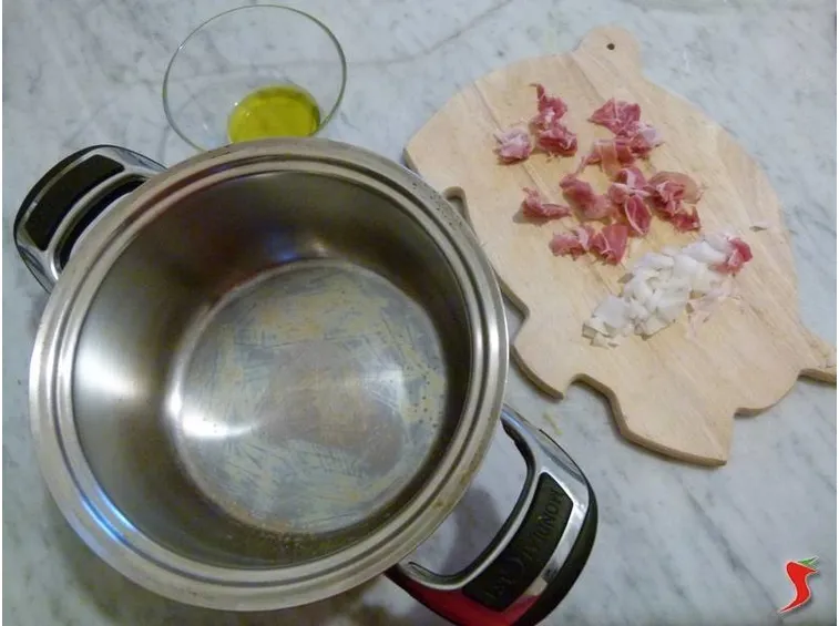 riporre ingredienti nella pentola