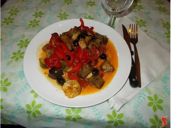 Le zucchine con le melanzane e le peperoni 