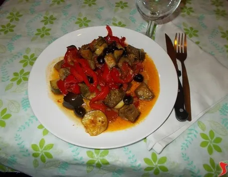 Le zucchine con le melanzane e le peperoni 