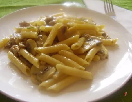 penne funghi salsiccia